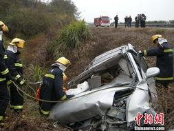 贺州钟山车祸新闻头条,悲剧瞬间，生命消逝，紧急救援展开